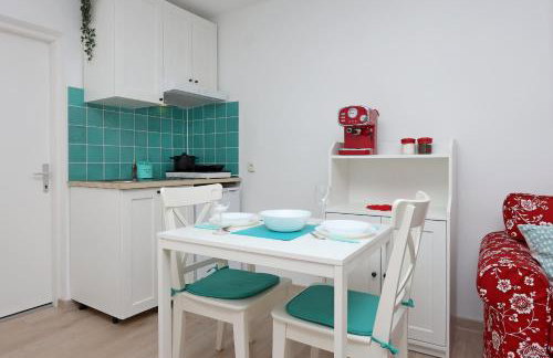 Sha La La - Charming, unique studio in a historic building next to a castle, WIFI, smart TV, washer-dryer - Photo 4