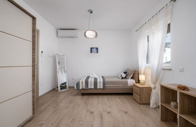 Paula - With Pool - H - Photo 13