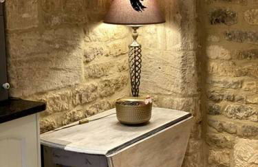 Historic Cotswold Chic Style for UK staycation - Photo 14