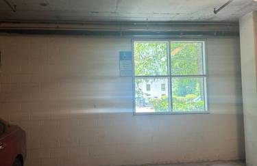 Modern 3 bedroom condo in downtown w free parking - Foto 52