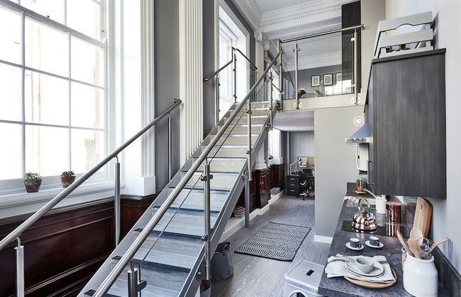 Plummer House - Photo 2