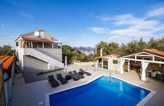 Beautiful Holiday Home in Mali Iz With Pool - Foto 19