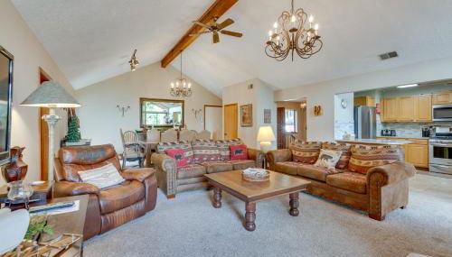 Expansive Angel Fire Home with Indoor Hot Tub! - Foto 5