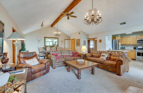 Expansive Angel Fire Home with Indoor Hot Tub! - Foto 5