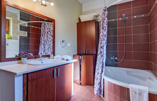 Hectoras Villa in Plaka BY APOKORONAS-VILLAS - Photo 68