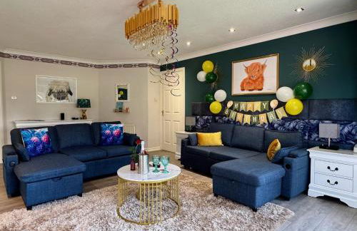 FINN VILLAGE "Raspberry Cottage" Private Garden, 6-seater HOT TUB, Firepit & Pizza Stove - Foto 2