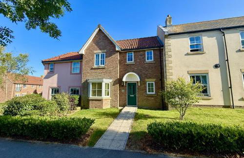 Snowdrop Cottage - Part of the The Bay Filey Holiday Village with pool, gym and direct beach access, pub, restaurant, tennis and meadows walks - Foto 1