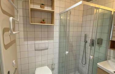 Maison 200m2- 9 chambres avec sdb - 16-18 personnes - séminaire-Proche Centre-Ville-Gare et Arena-terrasse - Foto 19