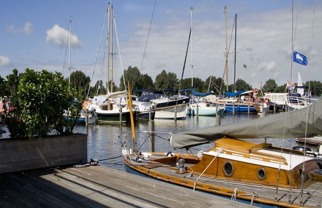 Cozy Houseboat at the Edge of the Marina - Foto 31