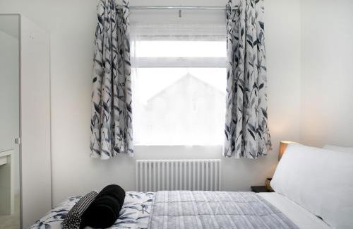 Charming Home - Free Parking - Private Garden - Pass the Keys - Foto 34