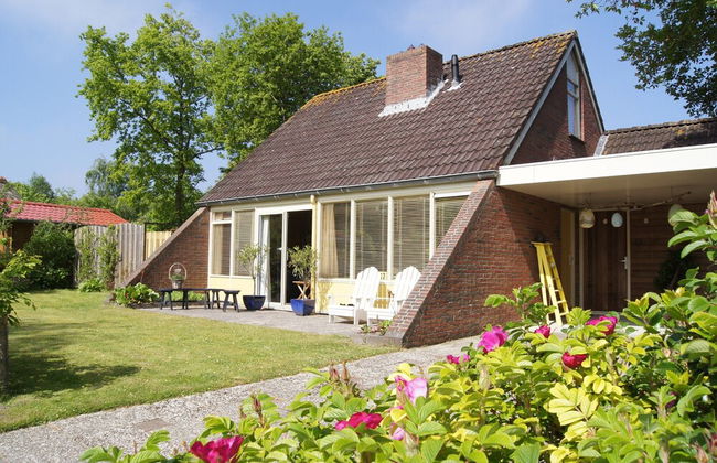 Cozy Holiday Home with Hot Tub in Lauwersoog by Lake - Foto 31