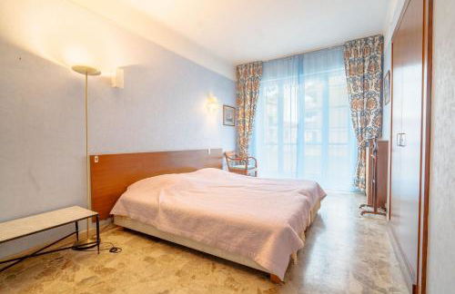 Big apart 140m2 5min walk to beach sea &Promenade 3 double rooms,big living room 42m2, 3 showers,9 beds, free parking - Photo 14