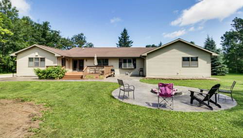 Hot Tub and 2 Recreation Rooms Spacious Onamia Home - Foto 4