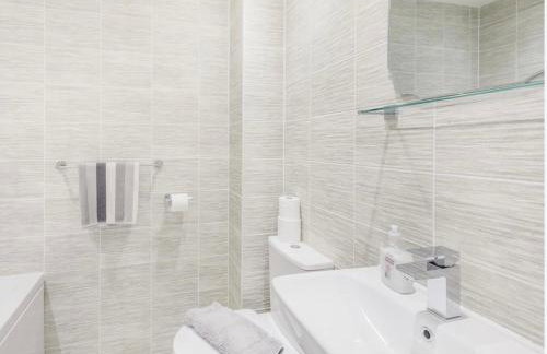 The Neal's 4 Bedroom House in Buxton Sleeps 8 - Photo 44