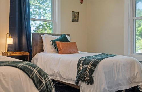 5bd Movie Theater - 7mins to UND - Backyard BBQ - Foto 8