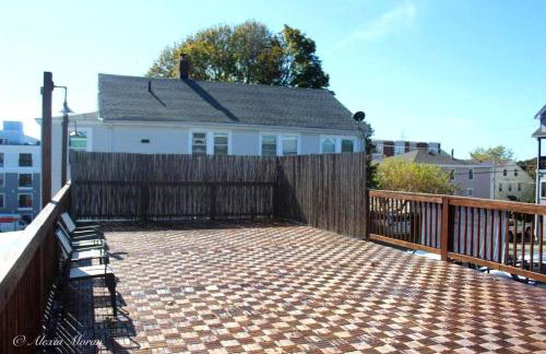 Just renovated 2 bedroom condo 1 mile from Salem - Photo 24