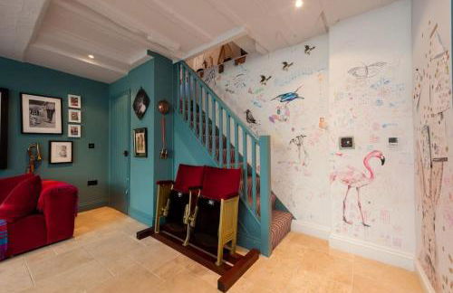 Charming Tudor riverside house - Foto 49