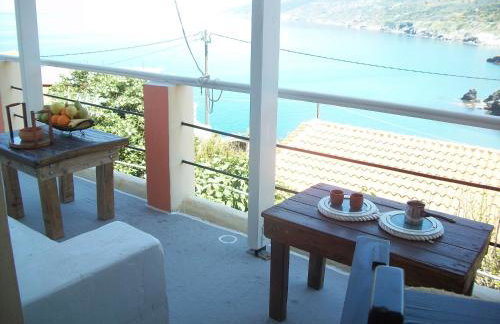 The House of Summer Winds - Photo 19