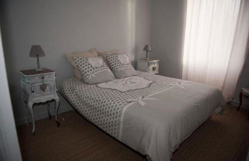 Bel appartement en pierre de 100 m2 avec cour. - Foto 6