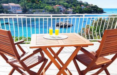 Villa Ana Apartments - Photo 3