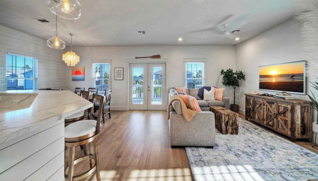 Priv Pool & Yard w/ Putting Green! Newly Remodeled Always Sunny by Avantstay - Foto 5, Interior