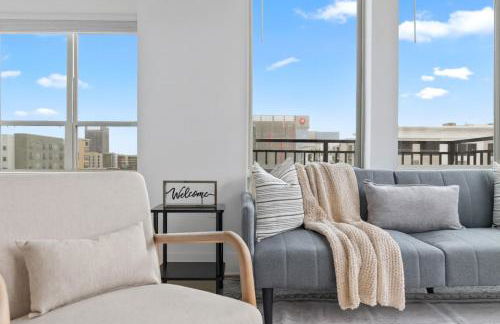 Upscale 2BR Near Regions Field n Park - Foto 8