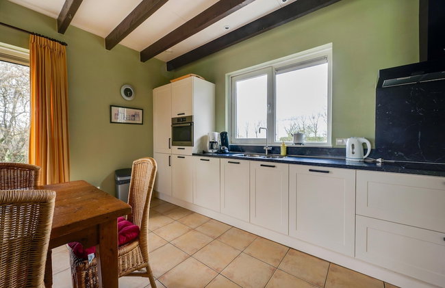 Holiday Home with Meadow View near Forests - Photo 9