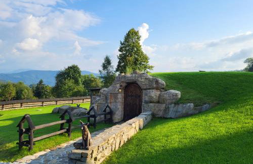 Domek Hobbita z jaskinią SPA - Osada Jaworzyny - Foto 1