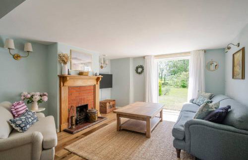 Boutique Suffolk Cottage Cosy Family Holiday Home with Garden Near Aldeburgh - Foto 7