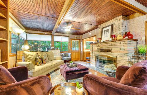 13 Mi to Beach! Forest Brook Creekfront Cabin - Foto 1