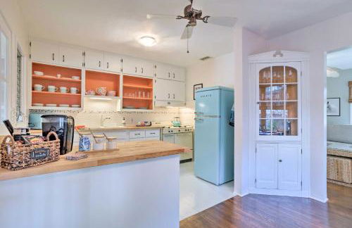 Yard and Hot Tub Historic Lake Worth Cottage! - Photo 11