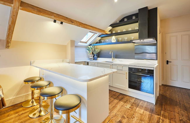 Host Stay The Rooftop Gallery - Photo 2