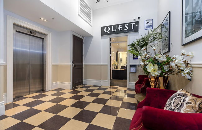 Quest on Queen - Photo 3