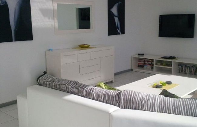 2 Bed Penthouse Apartment With Stunning Sea View - Photo 11