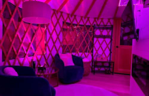 Purple City Retreats - Luxury Yurt & Spa - Foto 18