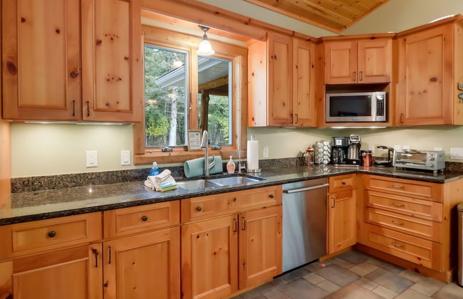 Boardman Monarch Upscale River Lodge HOT Tub! - Foto 18