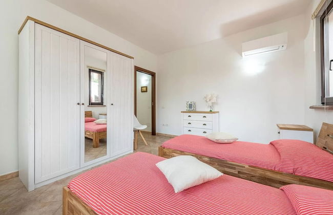 Amazing Detached Villa for 8 Guests Near Stintino - Photo 9