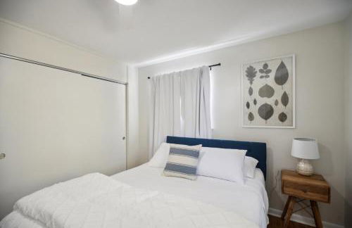 Comfy Coastal Getaway with Modern Comforts home - Foto 19