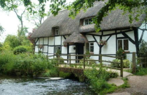 Stunning 2 Bedroom Flat in a Central Location - Photo 32