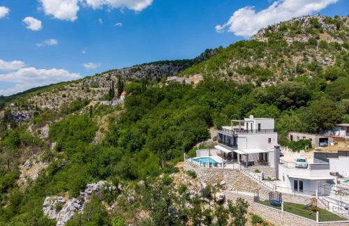 Villa Neda Heated Pool, Hot-tub, Sauna, 3 bedrooms - Photo 35