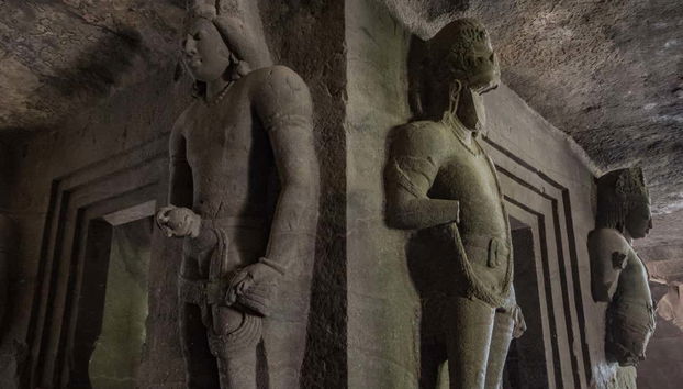 Interior de las Grutas de Elefanta