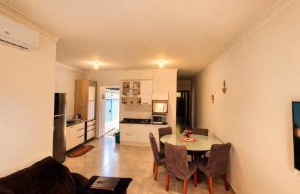 Jack&Mari Beach House, AC, 2 quartos, 600m da praia, área churrasco - Foto 4