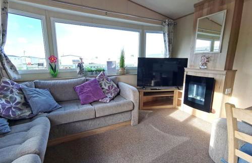 Hiking in Snowdonia? Sea, beach and mountains view - Photo 1