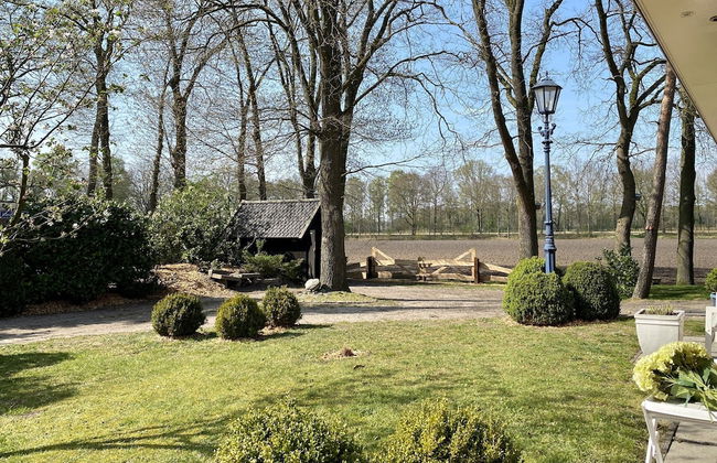 Alluring Holiday Home in Reutum-Weerselo with Hot Tub - Foto 35