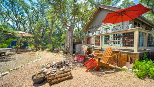 Snuggle Inn Wimberley Cabin with Fire Pit and Deck - Foto 2