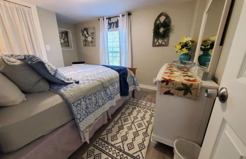 Cheerful Cozy Cottage 2 bedroom 1bath - Photo 18