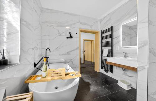 JUNIPRO Luxury Apartments - Photo 51