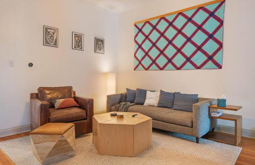 Charming City Home with Patio Fire Pit & Record Player-Family Friendly - Foto 6