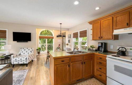 2min walk downtown-Pet Friendly-Offstreet Parking - Foto 9