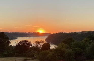 Penarvon House - Stunning Waterfront Escape with Games Room - Foto 1